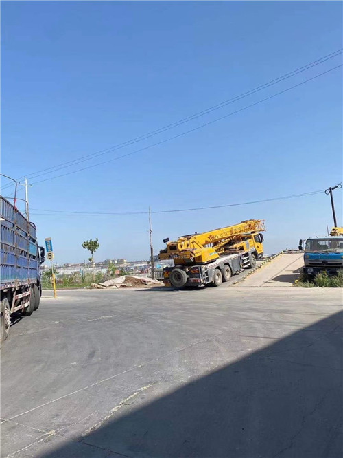 泸定县25吨吊车的租赁价格大概是多少？