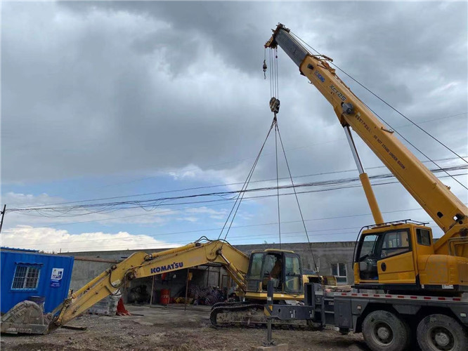 泸定县25吨吊车的工作半径是多少？